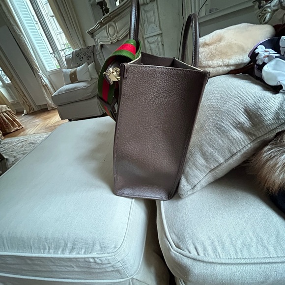 - GUCCI GG TOTE Jumbo new without tags comes with dust bag - Picture 3 of 9